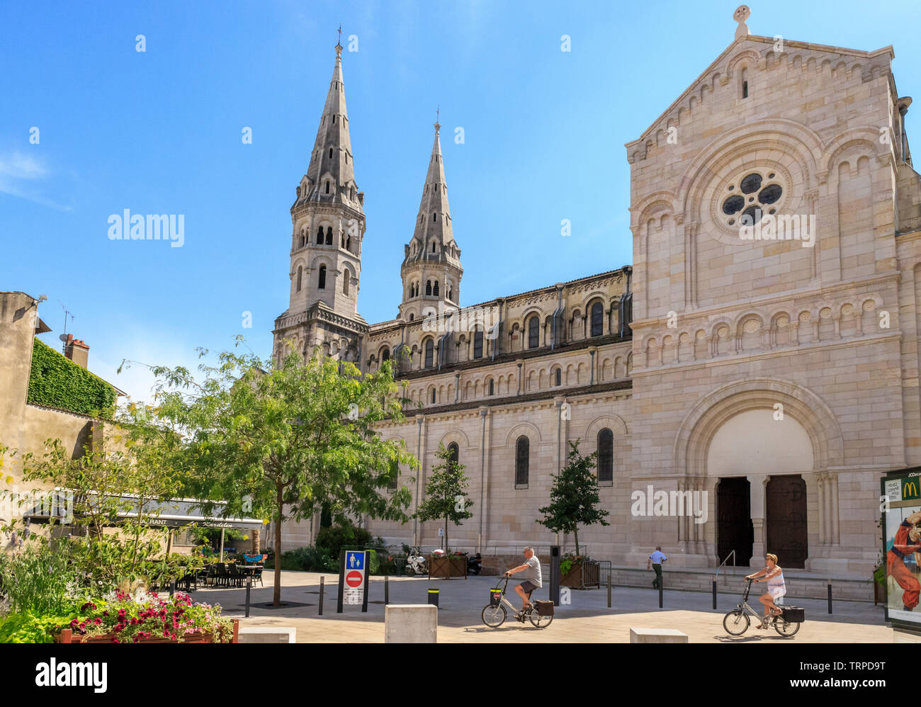 Frankreich, Saone-et-Loire, Macon, Kirche St. Pierre vom xix Jahrhundert // Frankreich, Saône-et-Loire (71), Mâcon, Église Notre-Dame du XIXe siècle Stockfoto