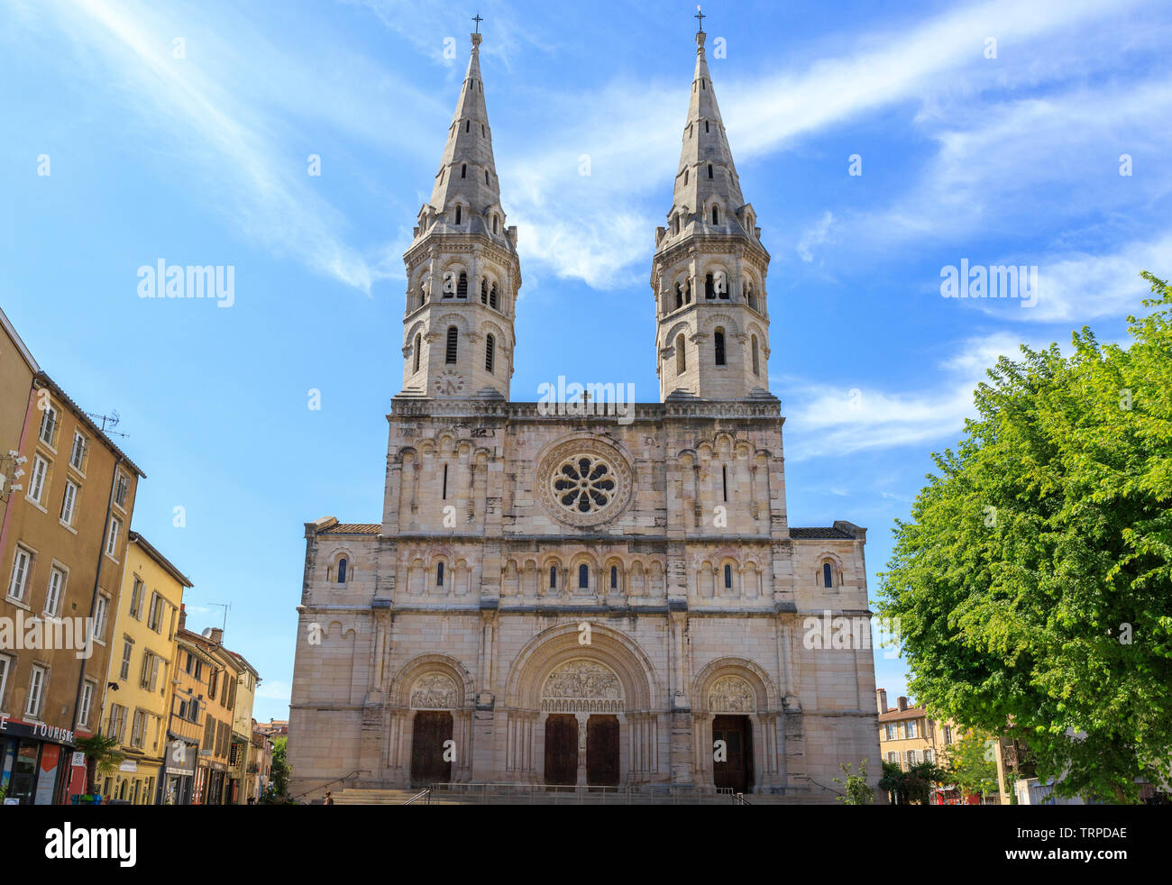 Frankreich, Saone-et-Loire, Macon, Kirche St. Pierre vom xix Jahrhundert // Frankreich, Saône-et-Loire (71), Mâcon, Église Notre-Dame du XIXe siècle Stockfoto