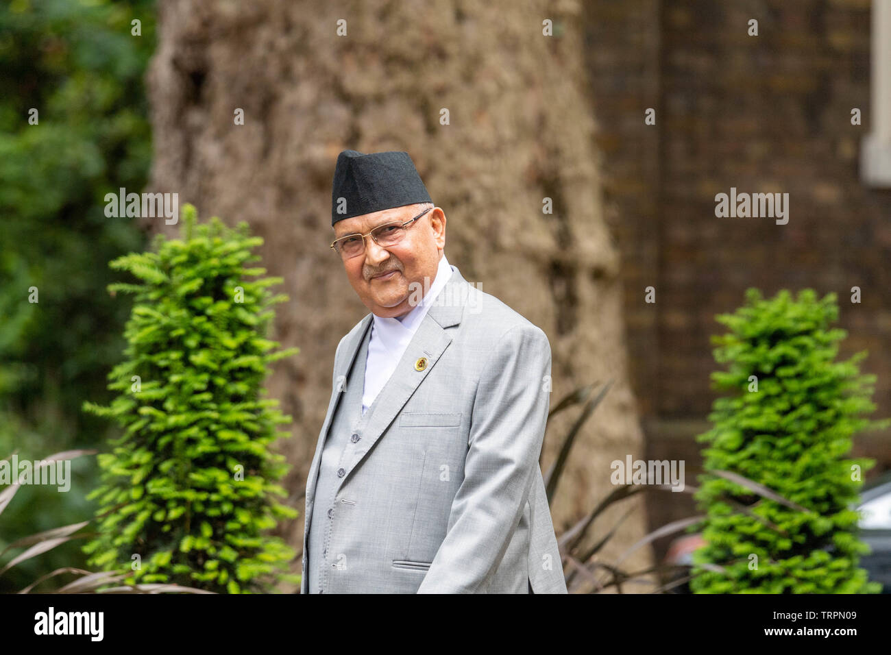 London, 11. Juni 2019, Theresa May MP PC, Ministerpräsident trifft K P Sharma Oli nepalesische Premierminister in Downing Street Credit Ian Davidson/Alamy leben Nachrichten Stockfoto