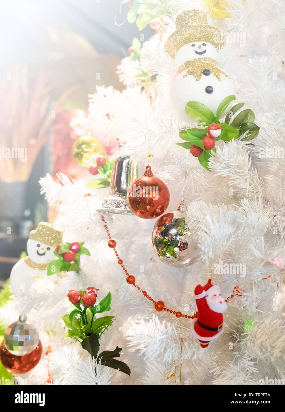 Weißen Christbaum Spielzeug Puppe cute Helle Stockfoto