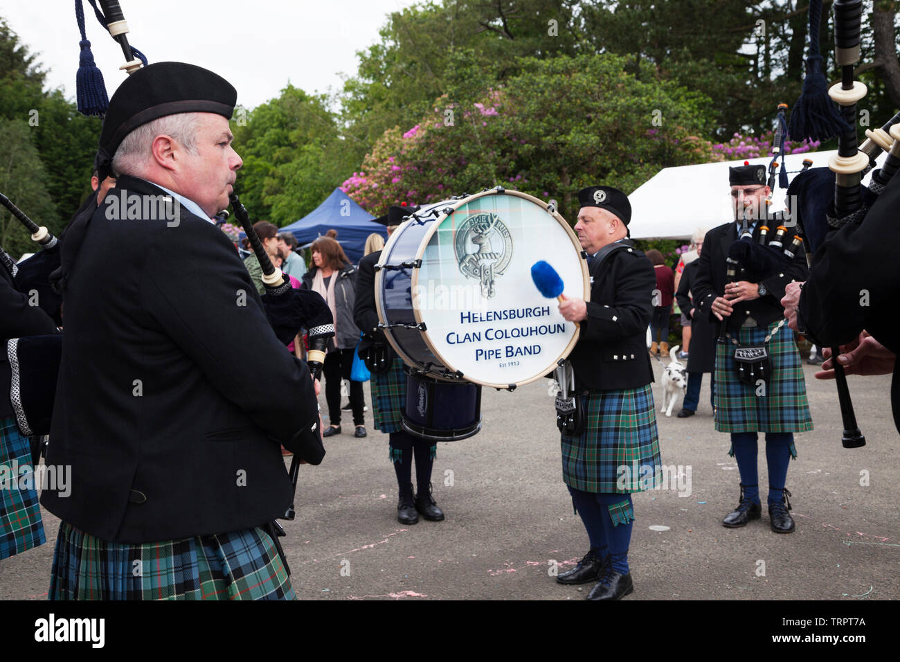 Helensburgh Clan Colquhoun Pipe Band an der Rhu Gala, Argyll, Schottland Stockfoto