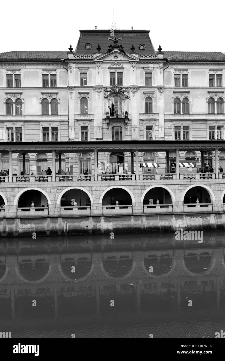 Der zentrale Markt Gebäude am Ufer der Ljubljanica, Ljubljana, Slowenien, Europa Stockfoto