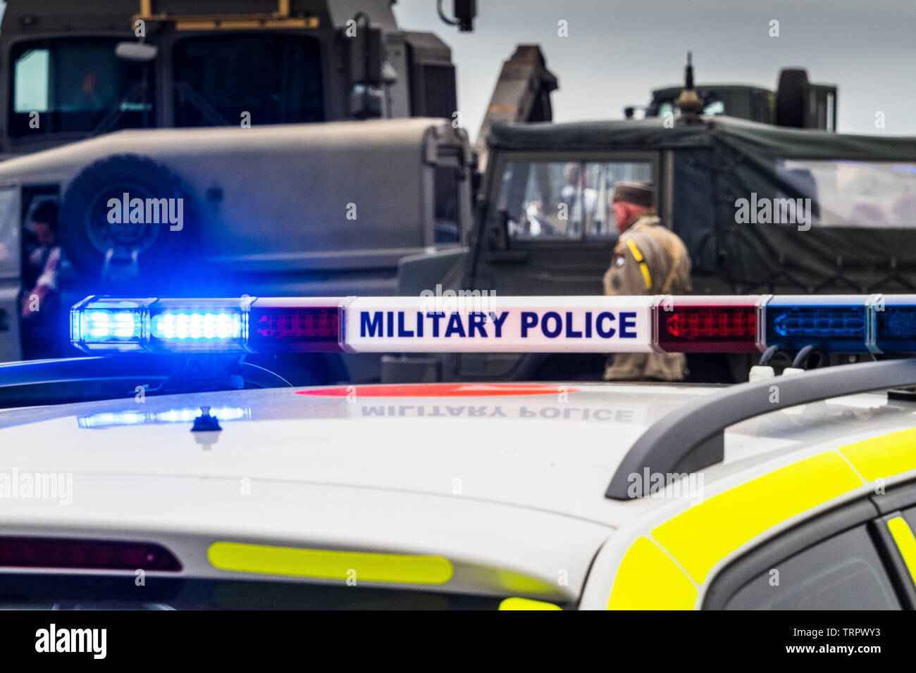 Britische Militär Polizei Auto mit Blaulicht Stockfoto
