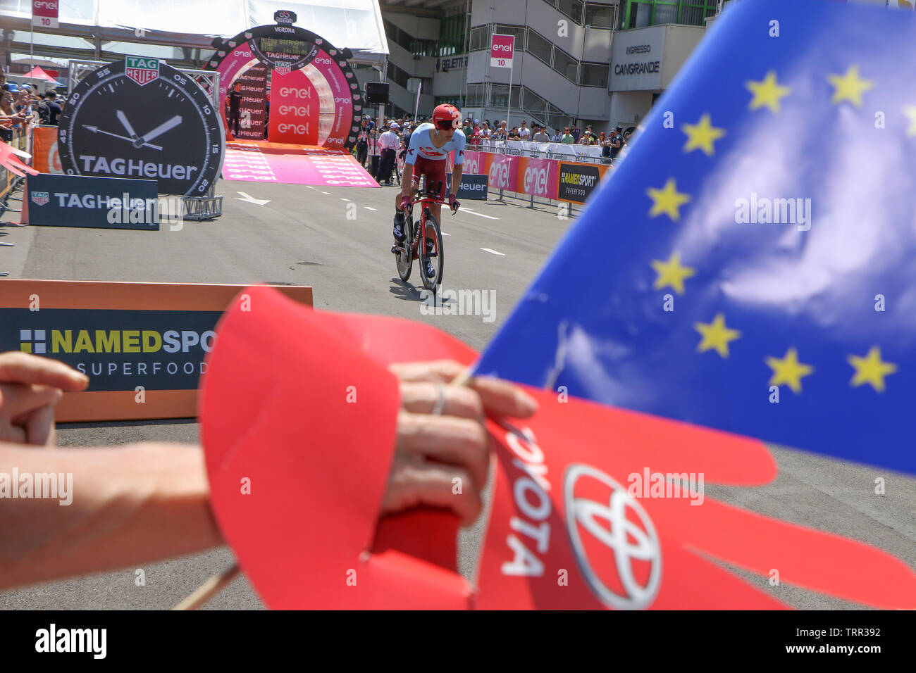 Ein pro Radfahrer konkurrieren in Stadium 21 Radsport Giro d'Italia 2019 Time Trial letzte Etappe in Verona, Italien Stockfoto