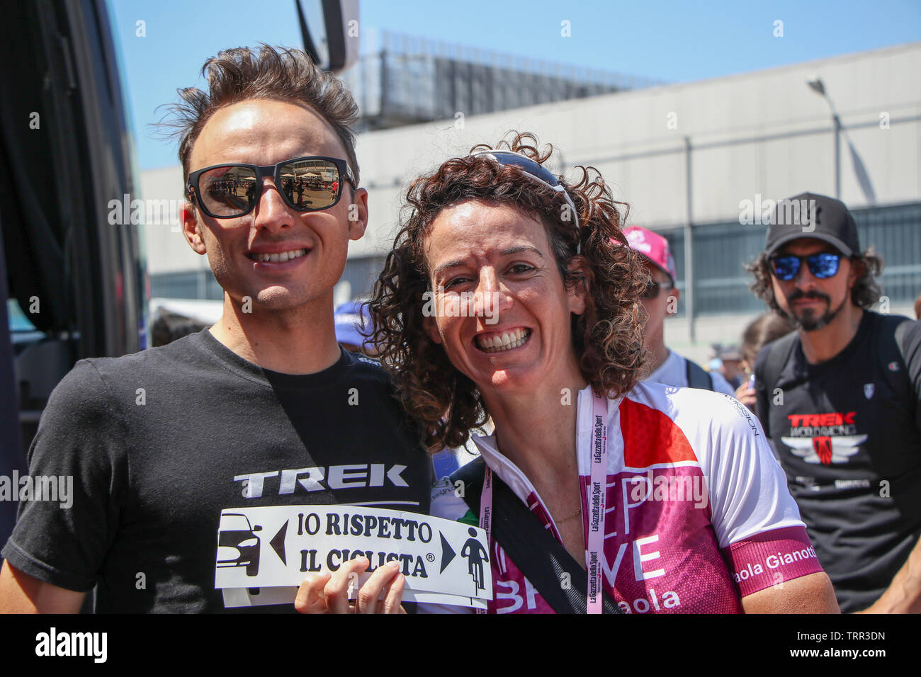 Paola Gianotti mit Gianluca Brambilla italienischer Radfahrer in der letzten Phase 21 Der 2019 Giro d'Italia Zeitfahren in Verona @ Fabrizio Malisan Photogra Stockfoto