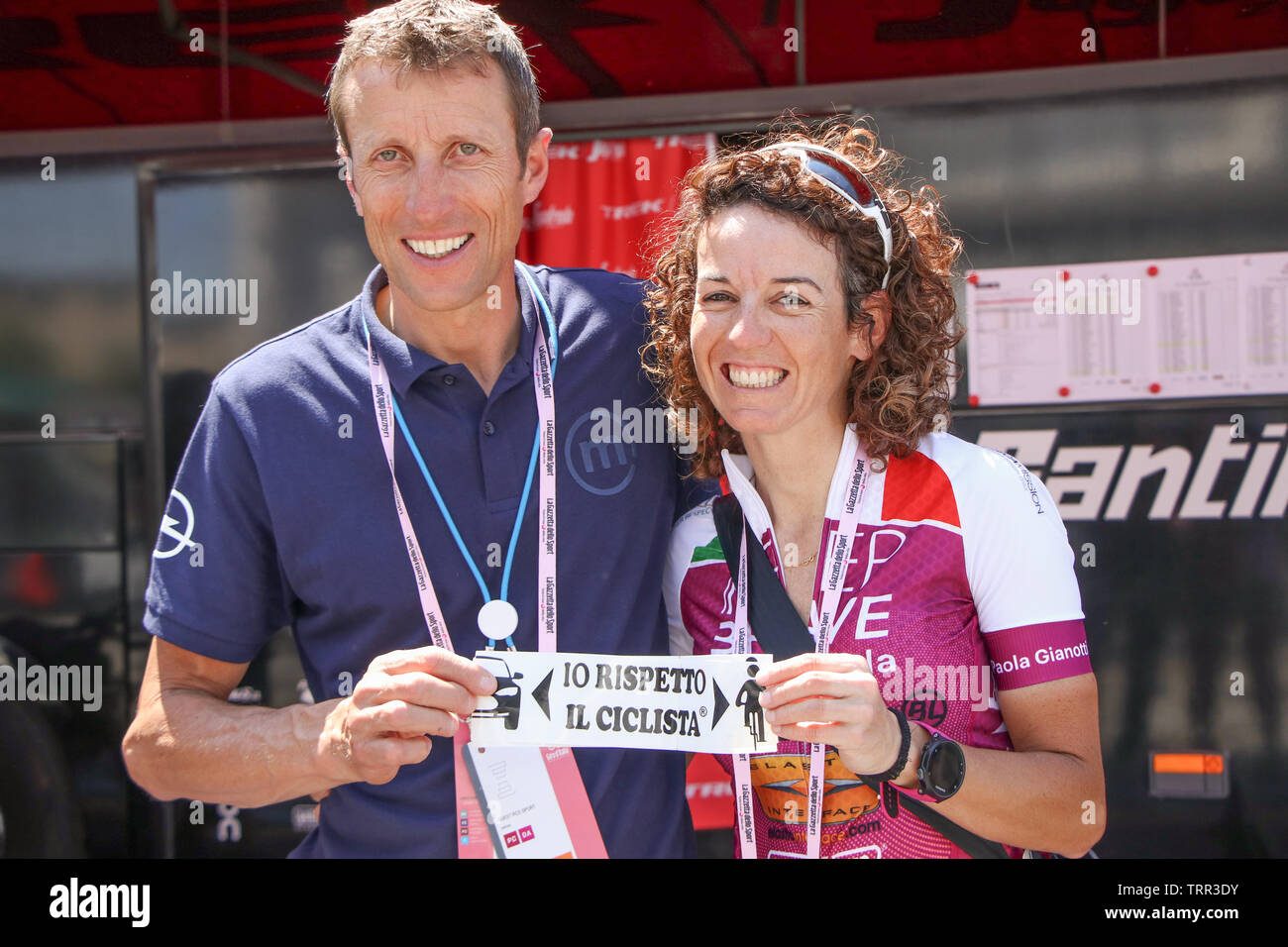 Paola Gianotti mit Maurizio rsp Italienischer Radfahrer in der letzten Phase 21 Der 2019 Giro d'Italia Zeitfahren in Verona @ Fabrizio Malisan Photogra Stockfoto