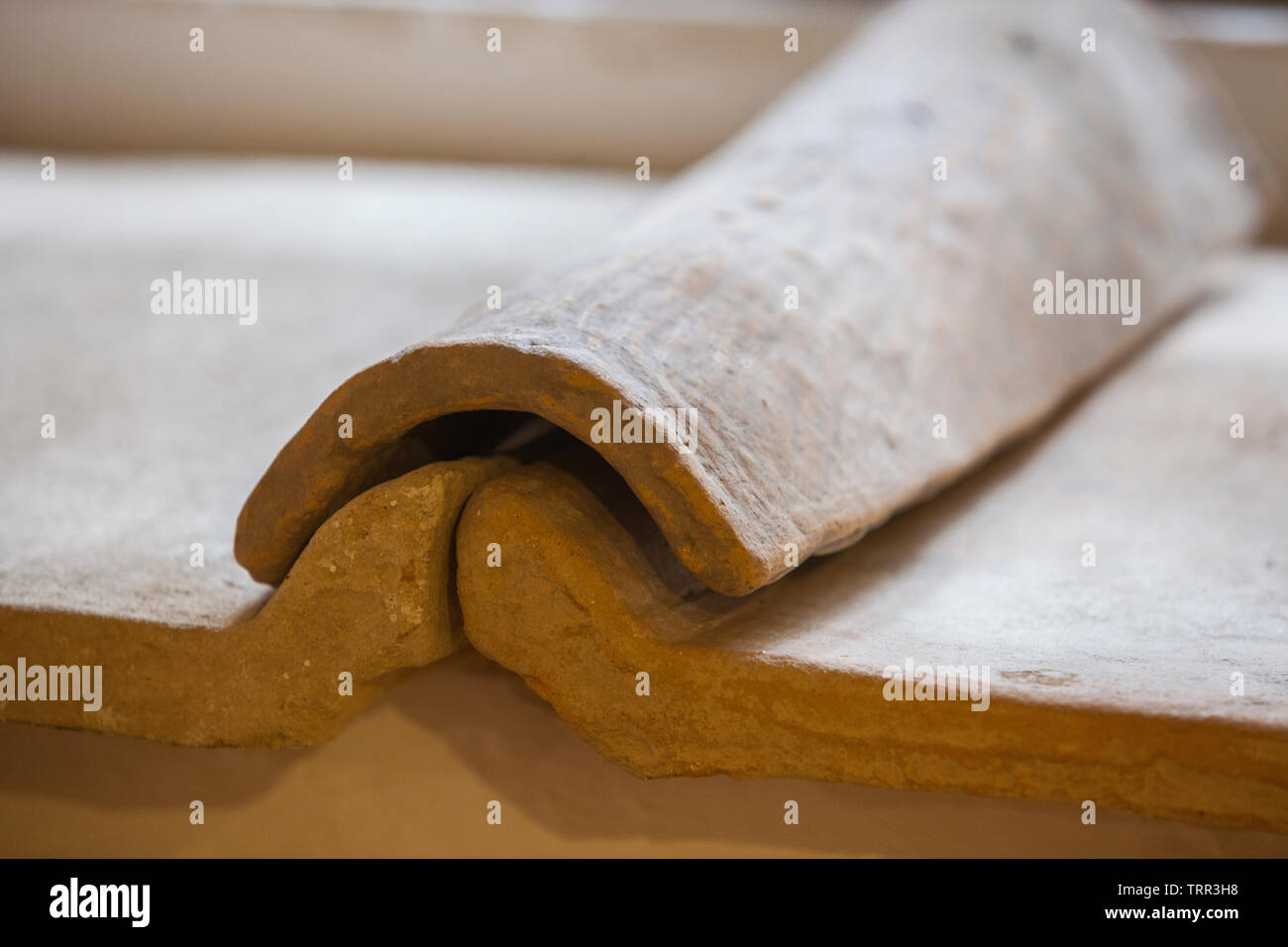 Antike römische Dachziegel. Wiederaufbau Stockfoto Antike römische Dachziegel. Wiederaufbau Stockfoto