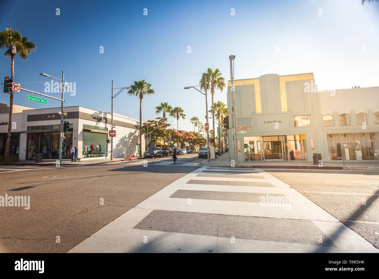 BEVERLY HILLS, Ca - Jun 29: Schnittpunkt von Brighton und Beverly Drive in Beverly Hills am 20. Juli 2018. Beverly Drive ist ein wohlhabender Shopping di Stockfoto