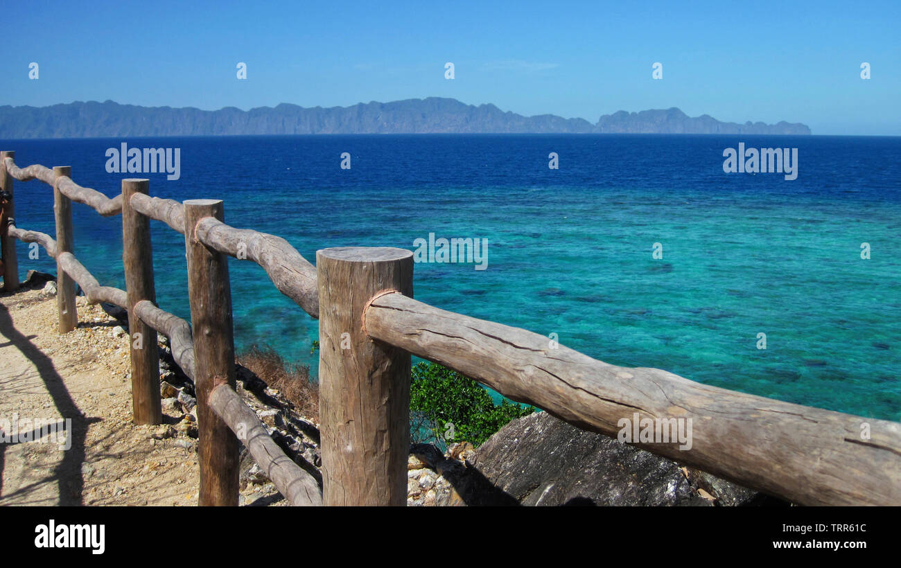 Palawan hat die beste Insel der Welt durch Reisen und Freizeit für seine weissen Strände, blaues Meer und Himmel, warme Klima und die reichen Gewässern gewählt worden. Stockfoto