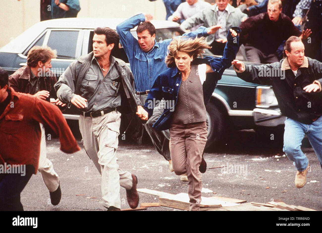 DANTE'S PEAK 1997 Universal Pictures Film mit Pierce Brosnan und Linda Hamilton Stockfoto