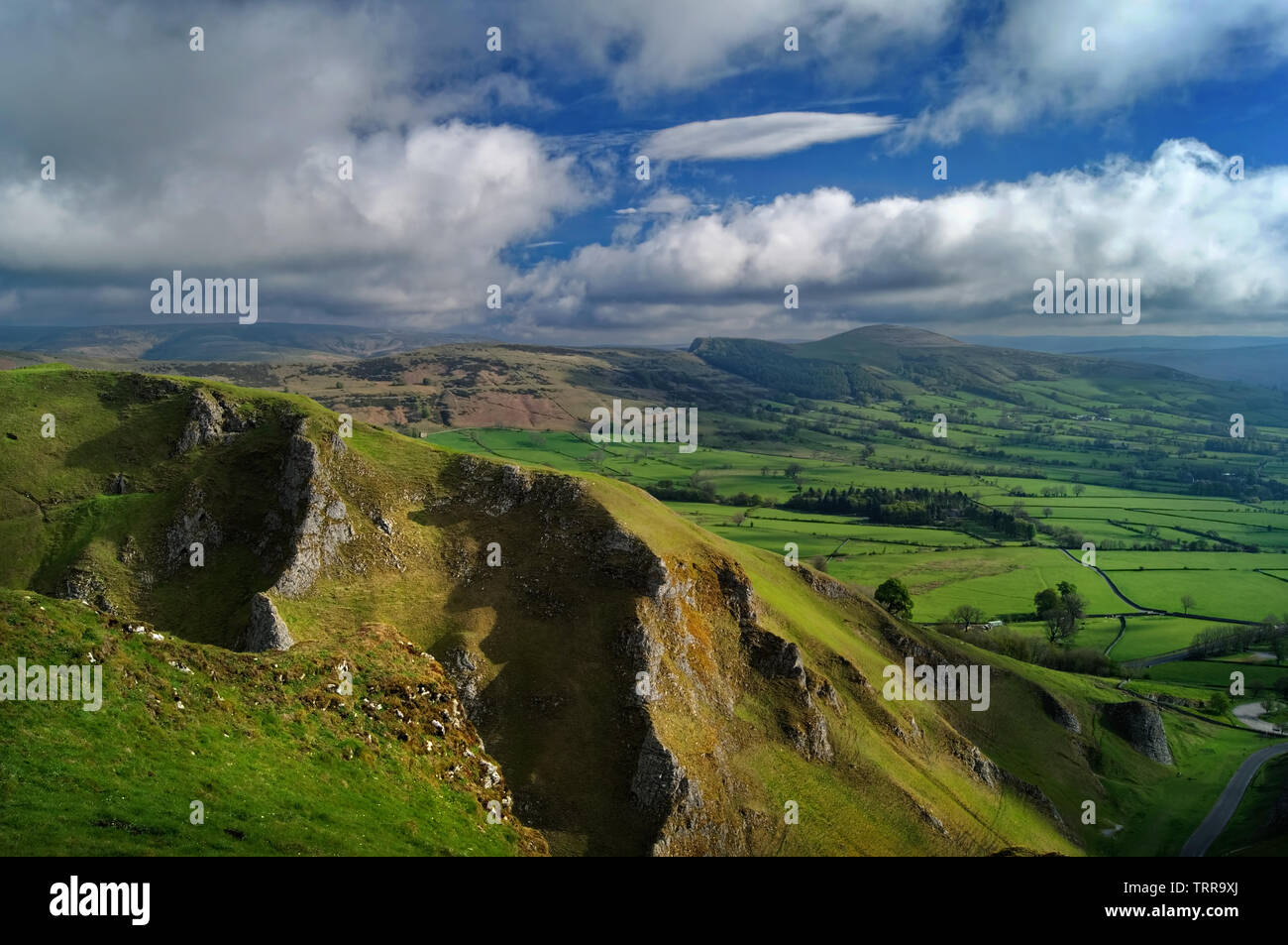 Großbritannien, Derbyshire, Peak District, mit Blick über Winnats Pass in Richtung der Hoffnung Tal und große Ridge Stockfoto