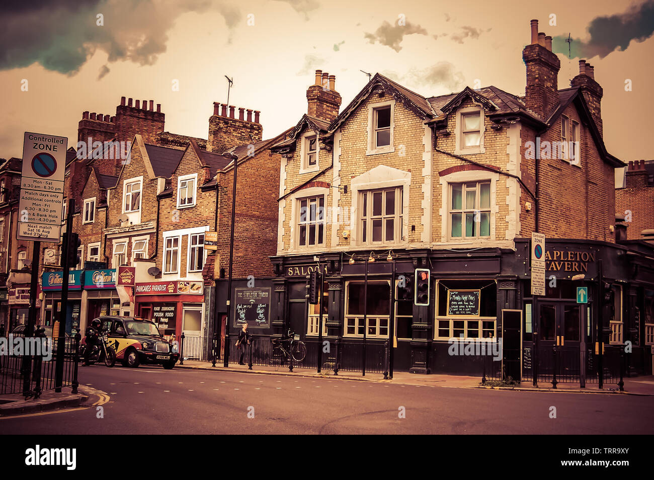 Äußere des Stapleton Taverne, Stroud Green Road, London. Dies ist ein öffentliches Haus, ein Ort, um nach einem Arbeitstag ein Glas Bier in geselliger Runde Stockfoto