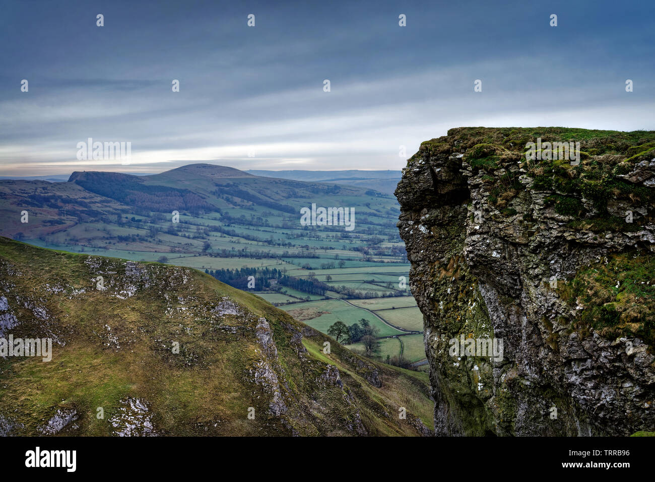 Großbritannien, Derbyshire, Peak District, mit Blick über Winnats Pass in Richtung der Hoffnung Tal und große Ridge Stockfoto