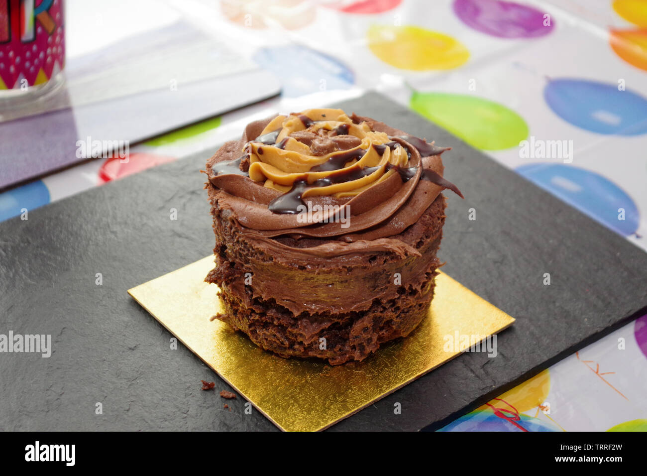 Klein, Karamell und Schokolade Kuchen Stockfoto