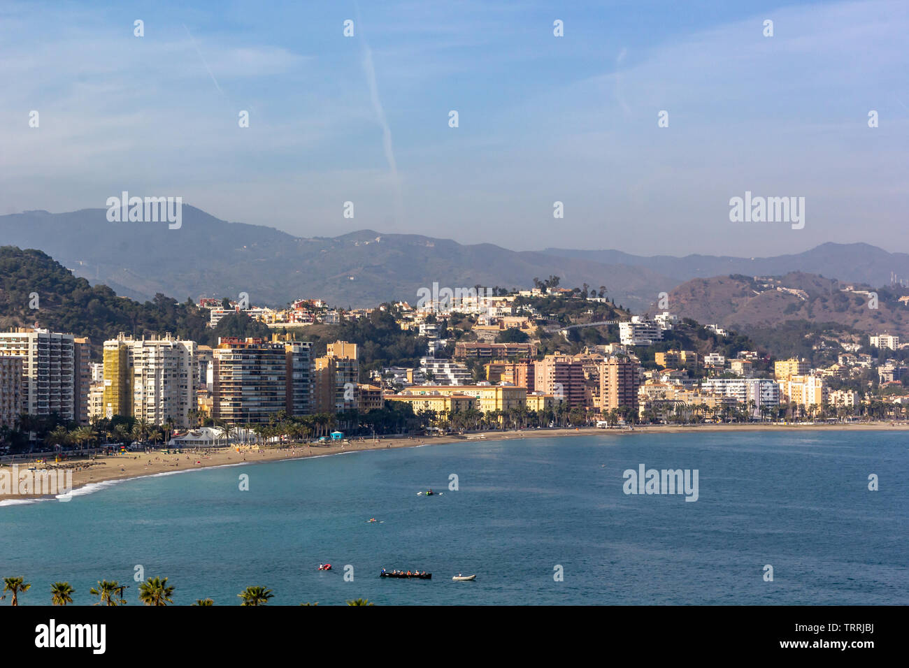 Citiscape & Playa La Malagueta, Malaga, Spanien. Stockfoto