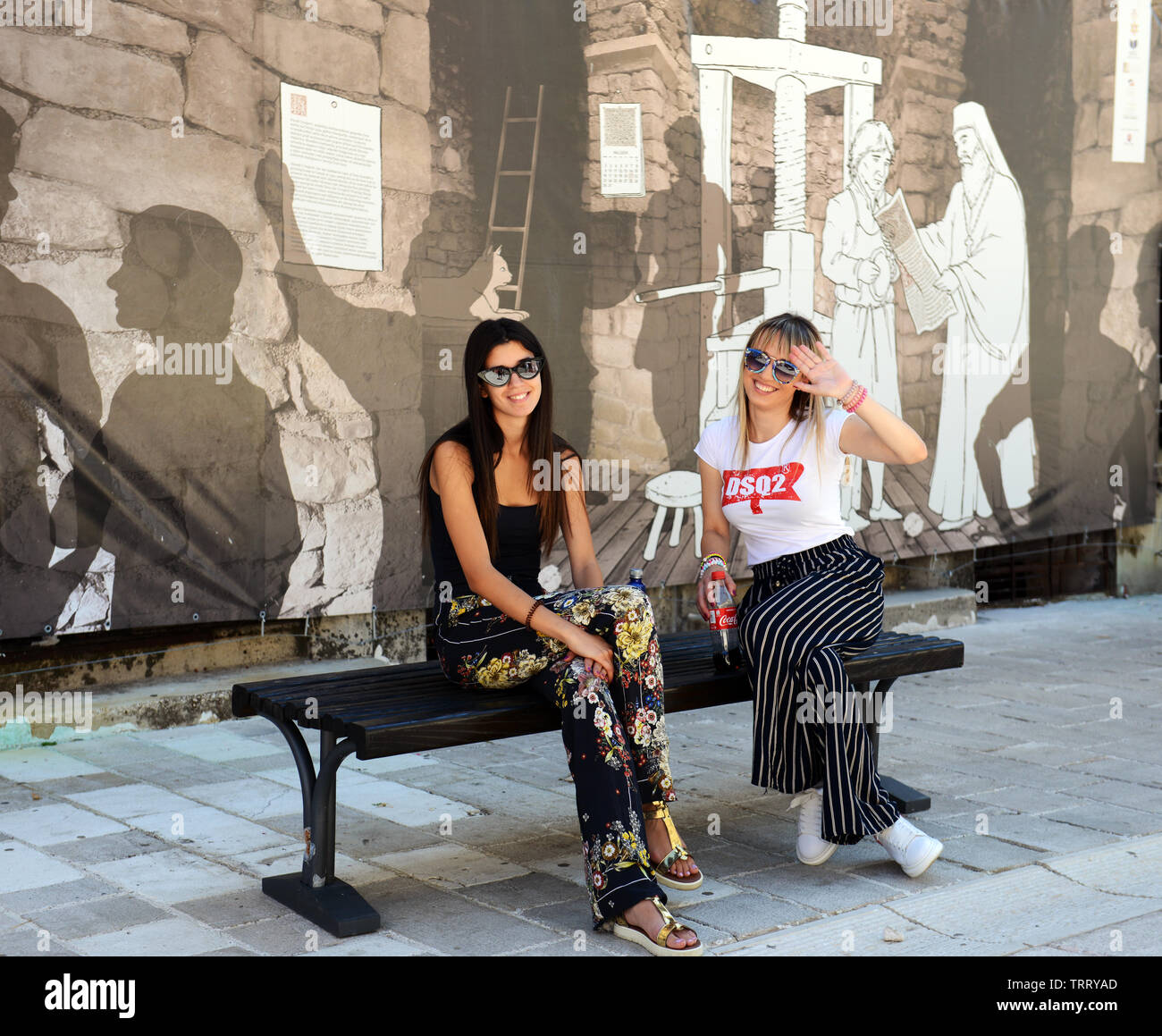 Montenegrinische Frauen in Cetinje, Montenegro. Stockfoto