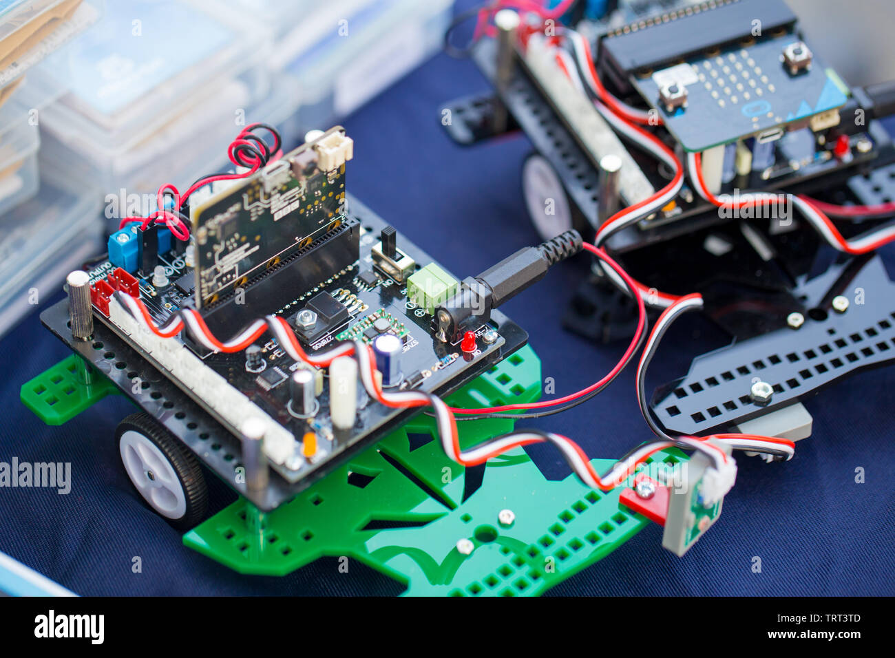 AI Spielzeugauto für Kinder Bildung mit Logic Circuit Board electronic embedded system Stockfoto