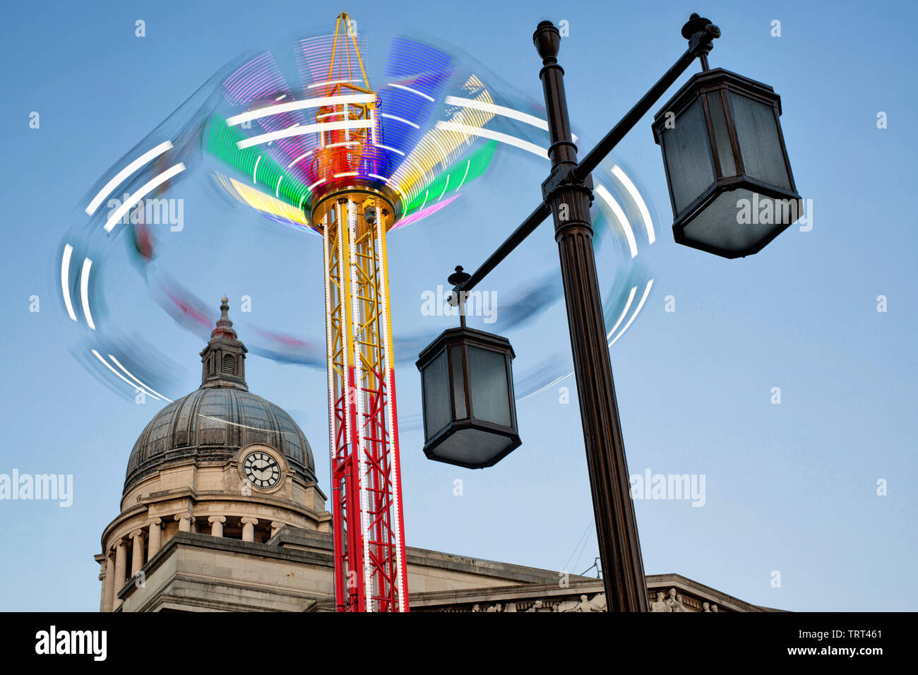 Nottingham Council House, Messe Fahrt in Bewegung, Straßenleuchte, Old Market Square, Nottingham, England, Großbritannien Stockfoto