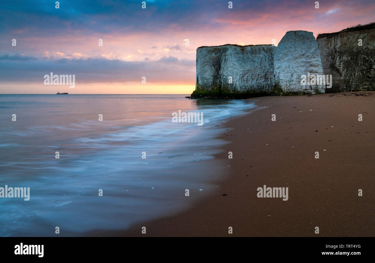 Die schöne Botany Bay Strand an der Küste von Kent nr Broadstairs bei Sonnenaufgang. Stockfoto