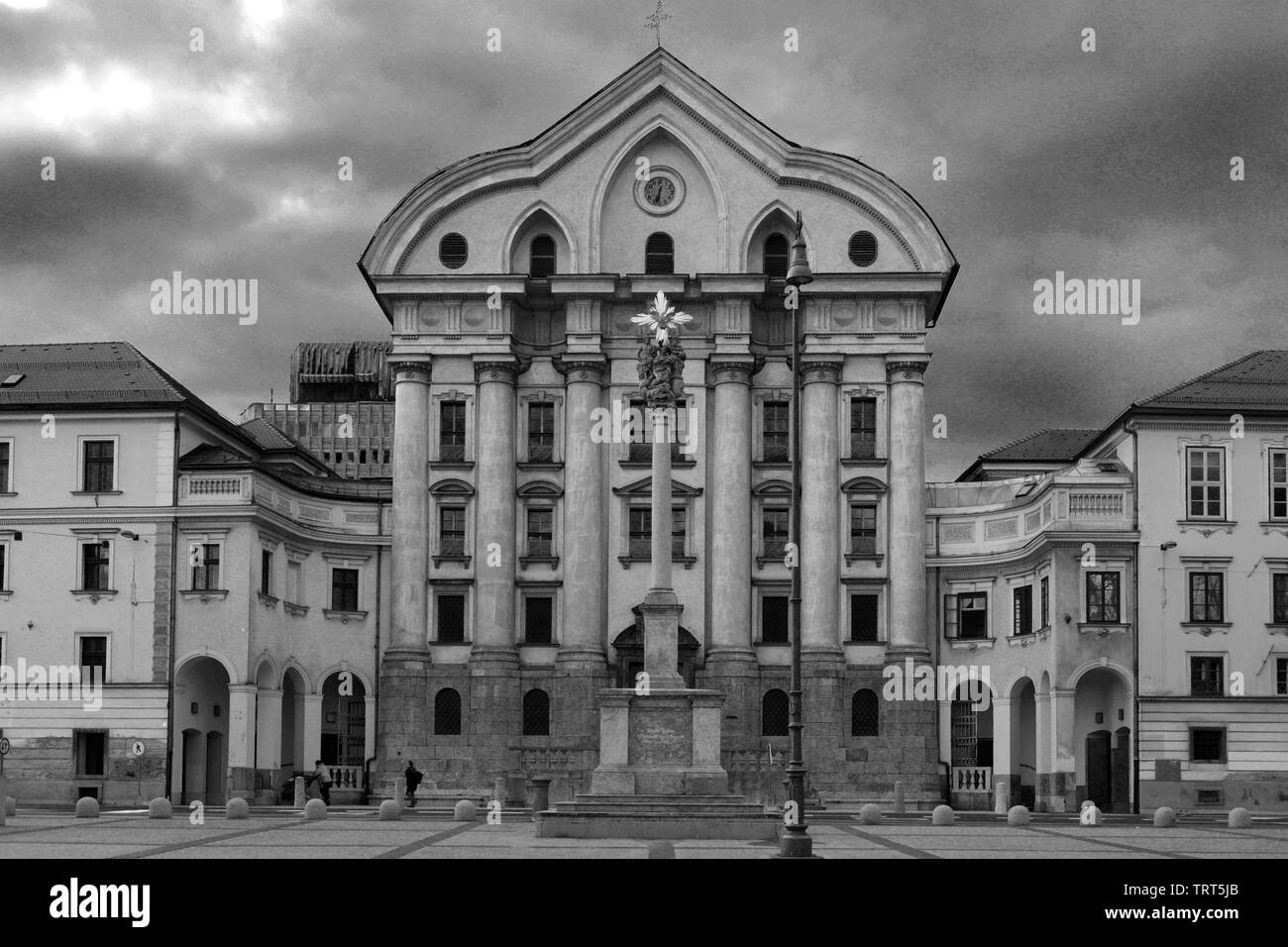 Fassade der Ursulinen Kirche der Heiligen Dreifaltigkeit, Congress Square, Ljubljana, Slowenien, Europa Stockfoto
