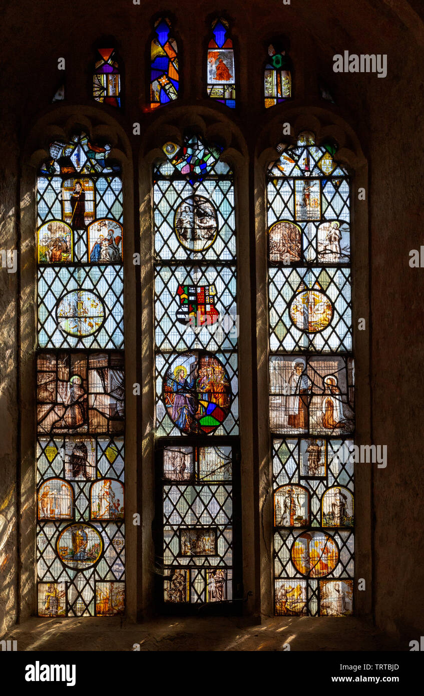 Farleigh Hungerford Castle, Somerset, England, UK Glasfenster in der Kapelle Stockfoto