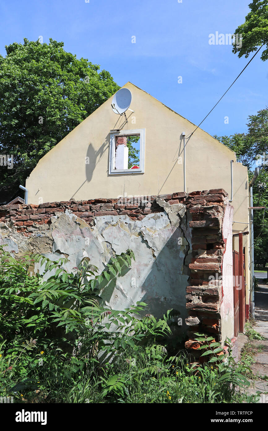 Alten zerstörten Haus vor dem Abriss Stockfoto