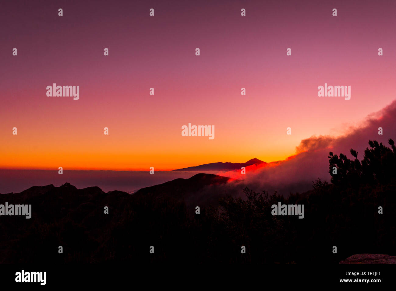 Fotografie von Vulkan El Teide, Sonnenuntergang. Teneriffa, Spanien, Kanarische Inseln. Landschaft. Stockfoto
