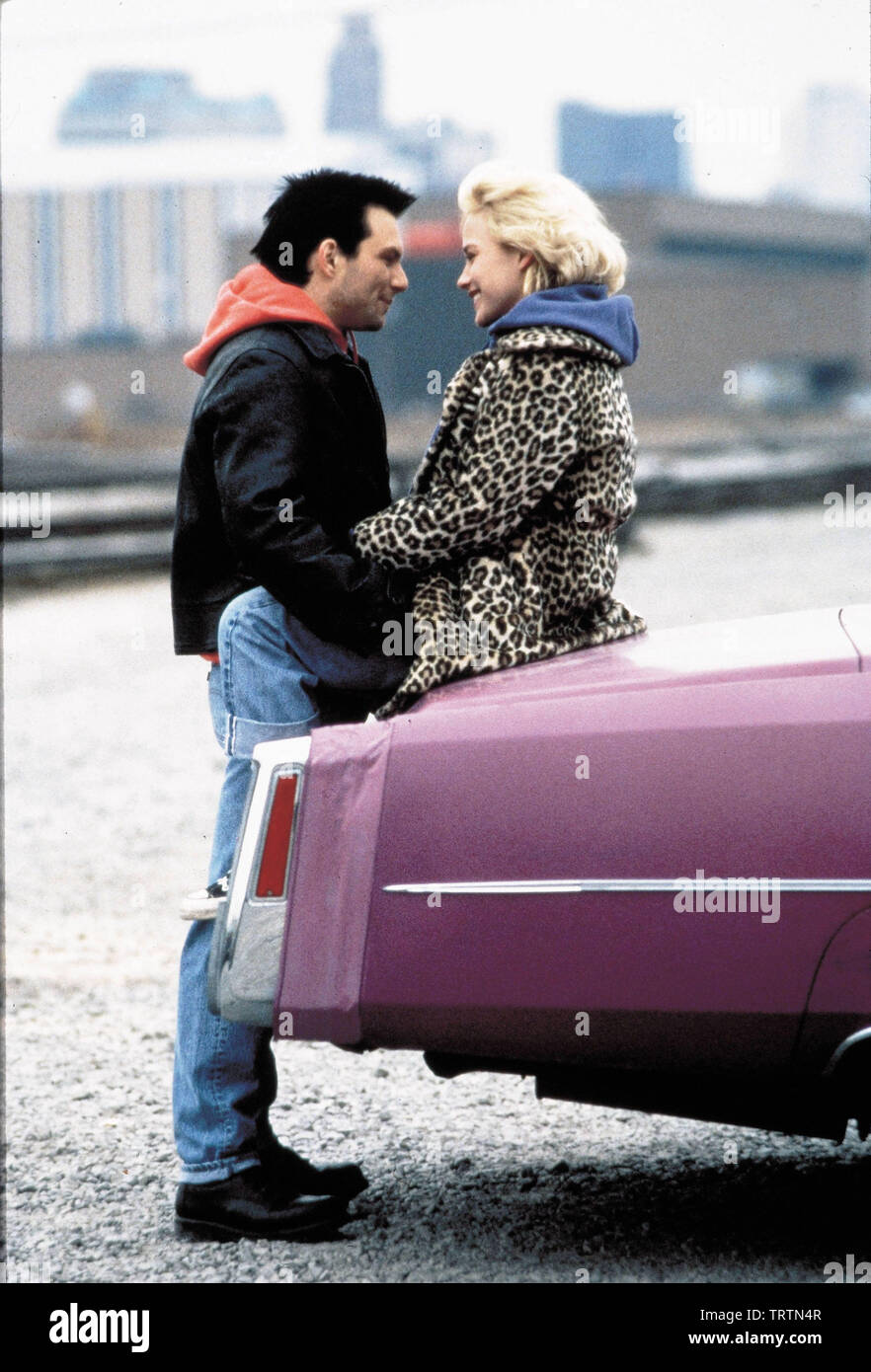 PATRICIA ARQUETTE und CHRISTIAN SLATER in True Romance (1993). Copyright: Nur die redaktionelle Nutzung. Kein Merchandising oder Buch deckt. Dies ist eine öffentlich verteilten Handzettel. Zugriffsrechte nur, keine Lizenz des Urheberrechts zur Verfügung gestellt. Nur in Verbindung mit Werbung für diesen Film. Credit: MORGAN CREEK/DAVIS FILME/Album Stockfoto