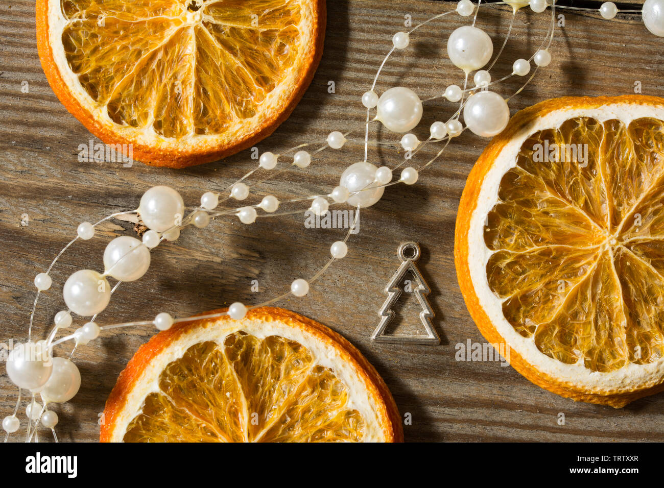 Weihnachten Zusammensetzung Mit Getrockneten Orangen Weiße