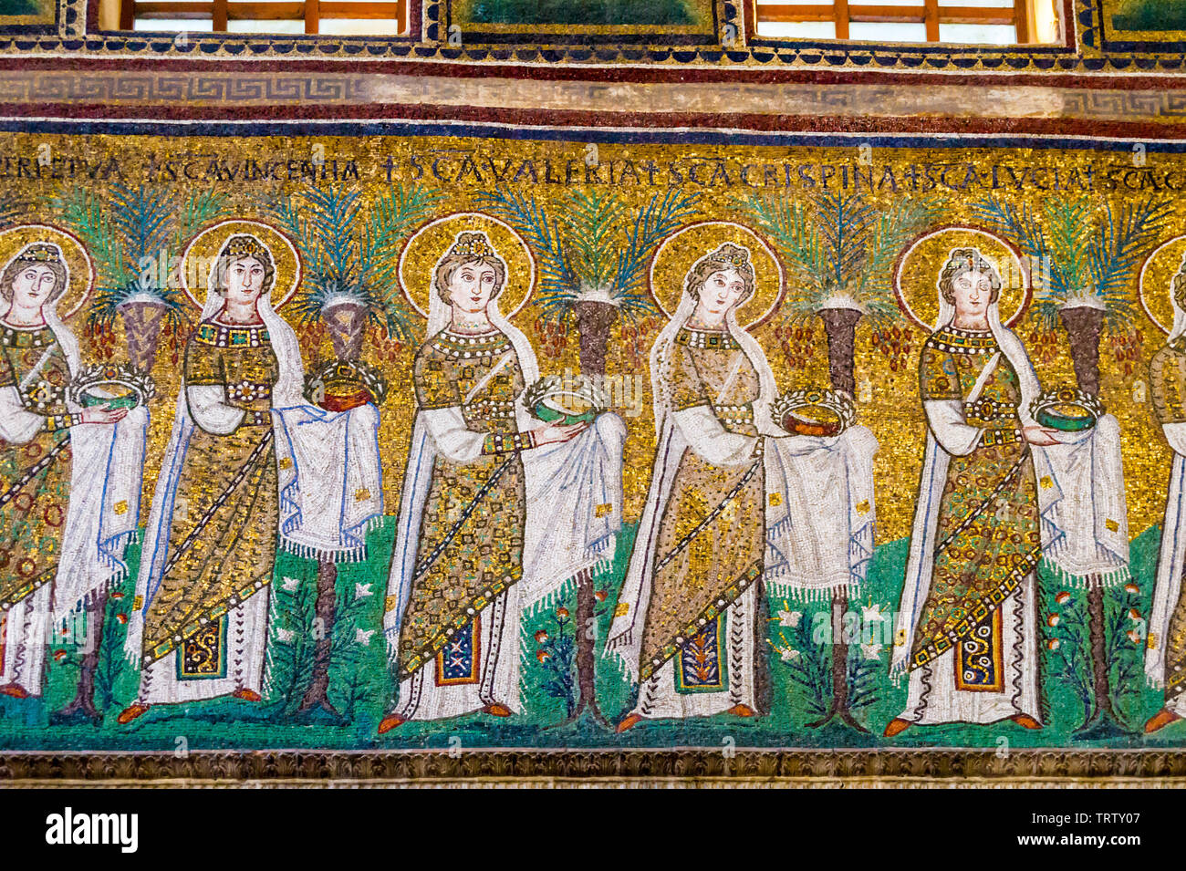 Mosaiken, 22 weiblichen Heiligen Märtyrer, die Kirche Sant'Apollinare Nuovo, c500 AD, Ravenna, Emilia-Romagna, Italien Stockfoto