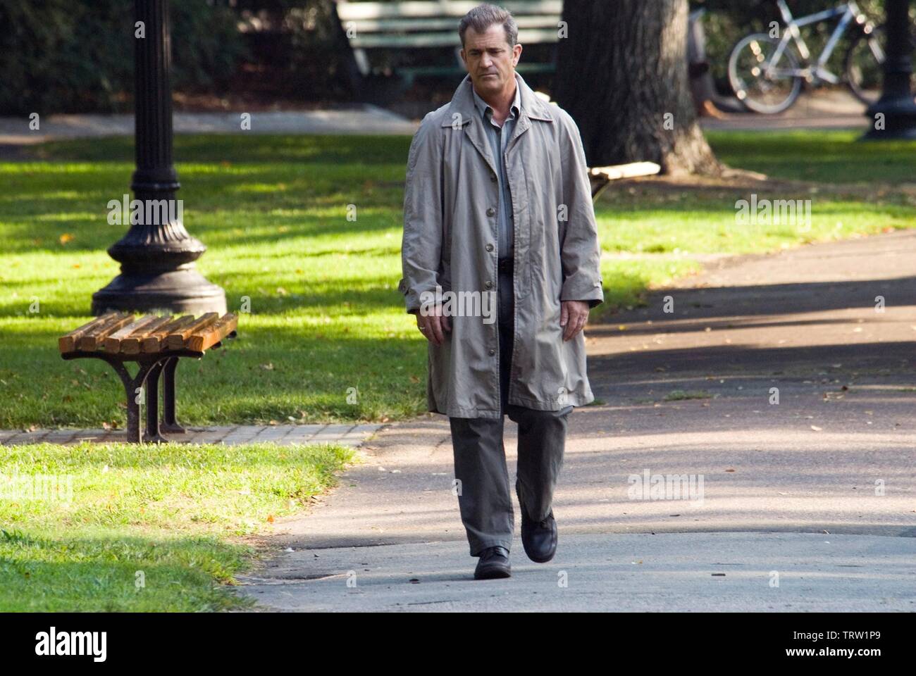 MEL GIBSON IM RAND DER FINSTERNIS (2010). Copyright: Nur die redaktionelle Nutzung. Kein Merchandising oder Buch deckt. Dies ist eine öffentlich verteilten Handzettel. Zugriffsrechte nur, keine Lizenz des Urheberrechts zur Verfügung gestellt. Nur in Verbindung mit Werbung für diesen Film. Quelle: WARNER BROSS BILDER/BBC Films/SYMBOL PRODUKTIONEN/POLAY, MACALL/Album Stockfoto