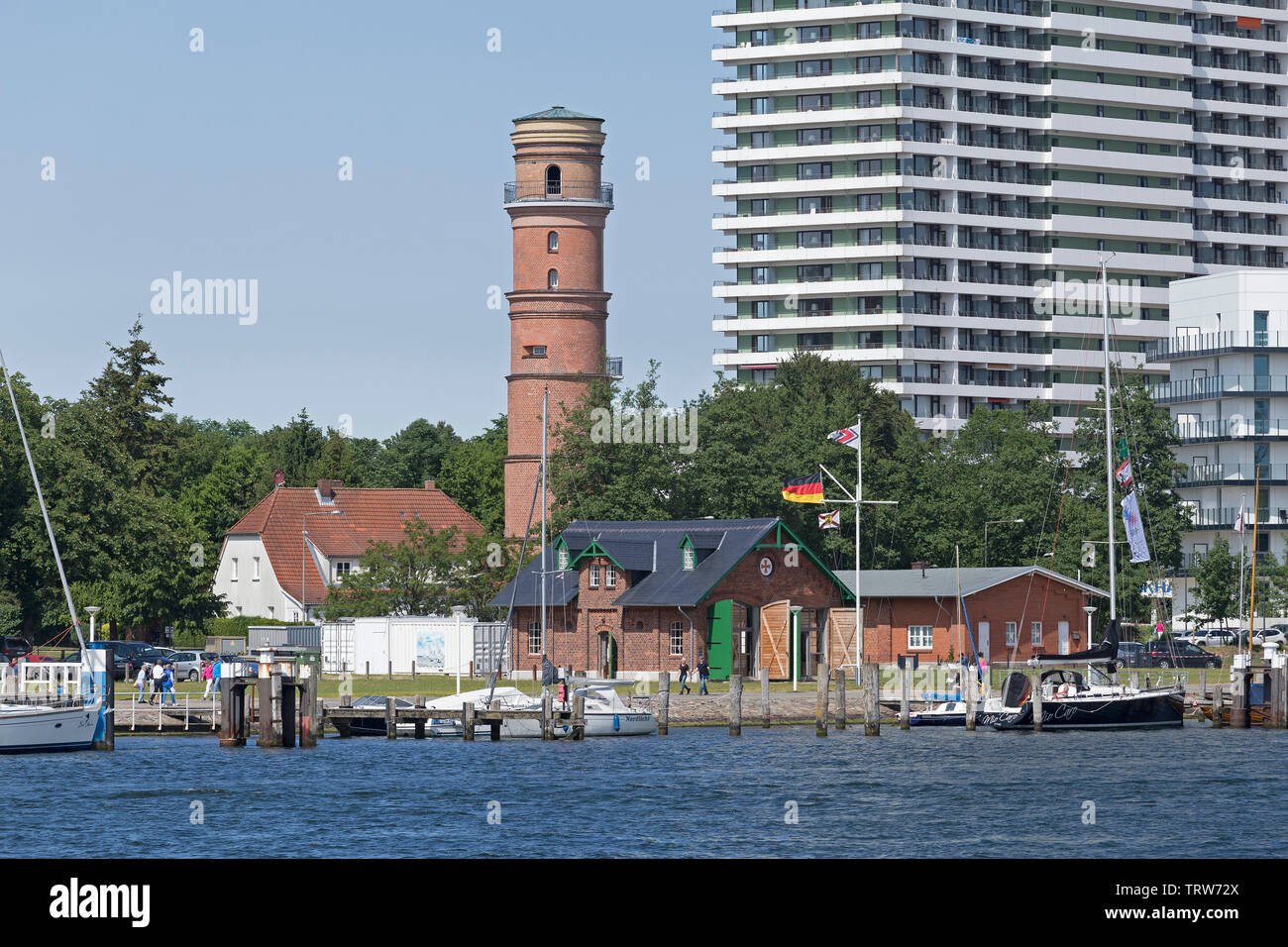 Der alte Leuchtturm und Maritim Hotel, travemünde, Schleswig-Holstein, Deutschland Stockfoto