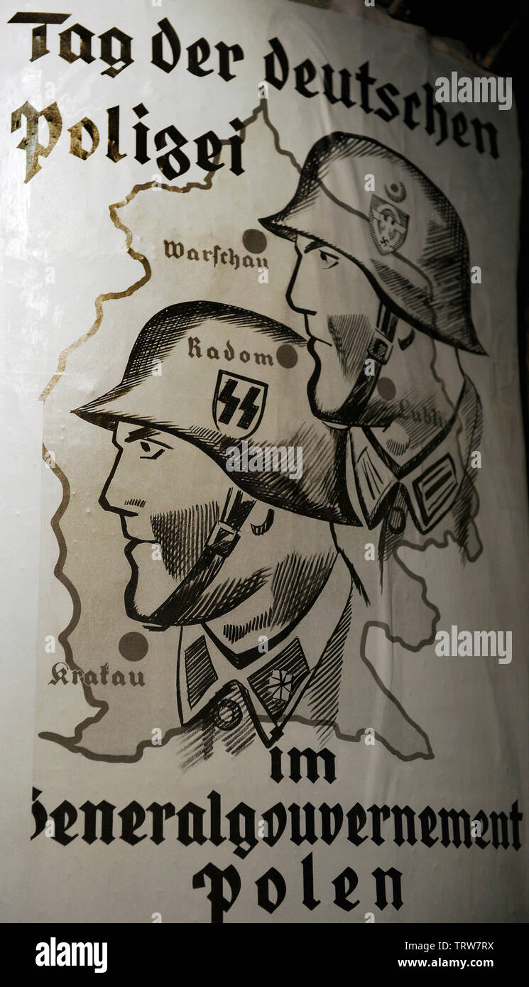 Ns-Propaganda. Poster der Schutzstaffel (SS), paramilitärischen Organisation unter Adolf Hitler und die NSDAP-Ära. Museum von Oskar Schindlers Fabrik. Krakau. Polen. Stockfoto