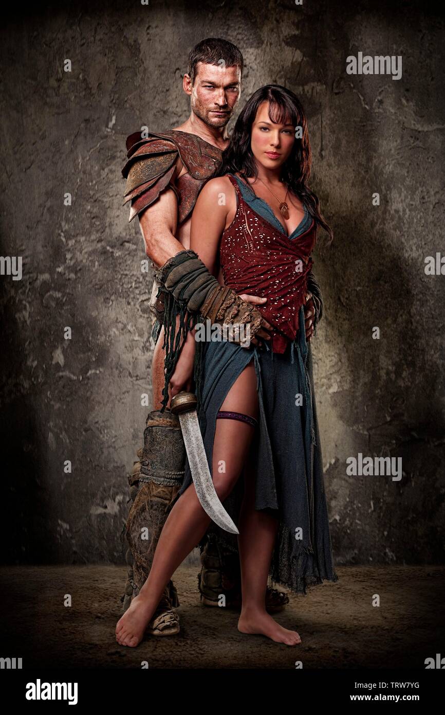 ERIN CUMMINGS und ANDY WHITFIELD in SPARTACUS: BLUT UND SAND (2010). Copyright: Nur die redaktionelle Nutzung. Kein Merchandising oder Buch deckt. Dies ist eine öffentlich verteilten Handzettel. Zugriffsrechte nur, keine Lizenz des Urheberrechts zur Verfügung gestellt. Nur in Verbindung mit Werbung für diesen Film. Credit: STARZ MEDIA/Album Stockfoto