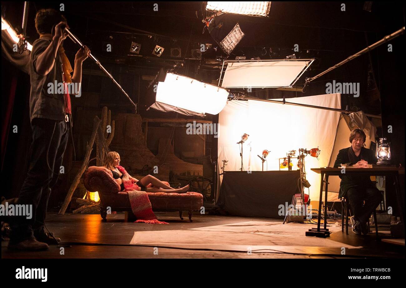 EMMANUELLE SEIGNER und Mathieu Amalric in Venus im Pelz (2013) - Originaltitel: LA VENUS A LA FOURRURE -. Copyright: Nur die redaktionelle Nutzung. Kein Merchandising oder Buch deckt. Dies ist eine öffentlich verteilten Handzettel. Zugriffsrechte nur, keine Lizenz des Urheberrechts zur Verfügung gestellt. Nur in Verbindung mit Werbung für diesen Film. Credit: R.P. Produktionen/Album Stockfoto