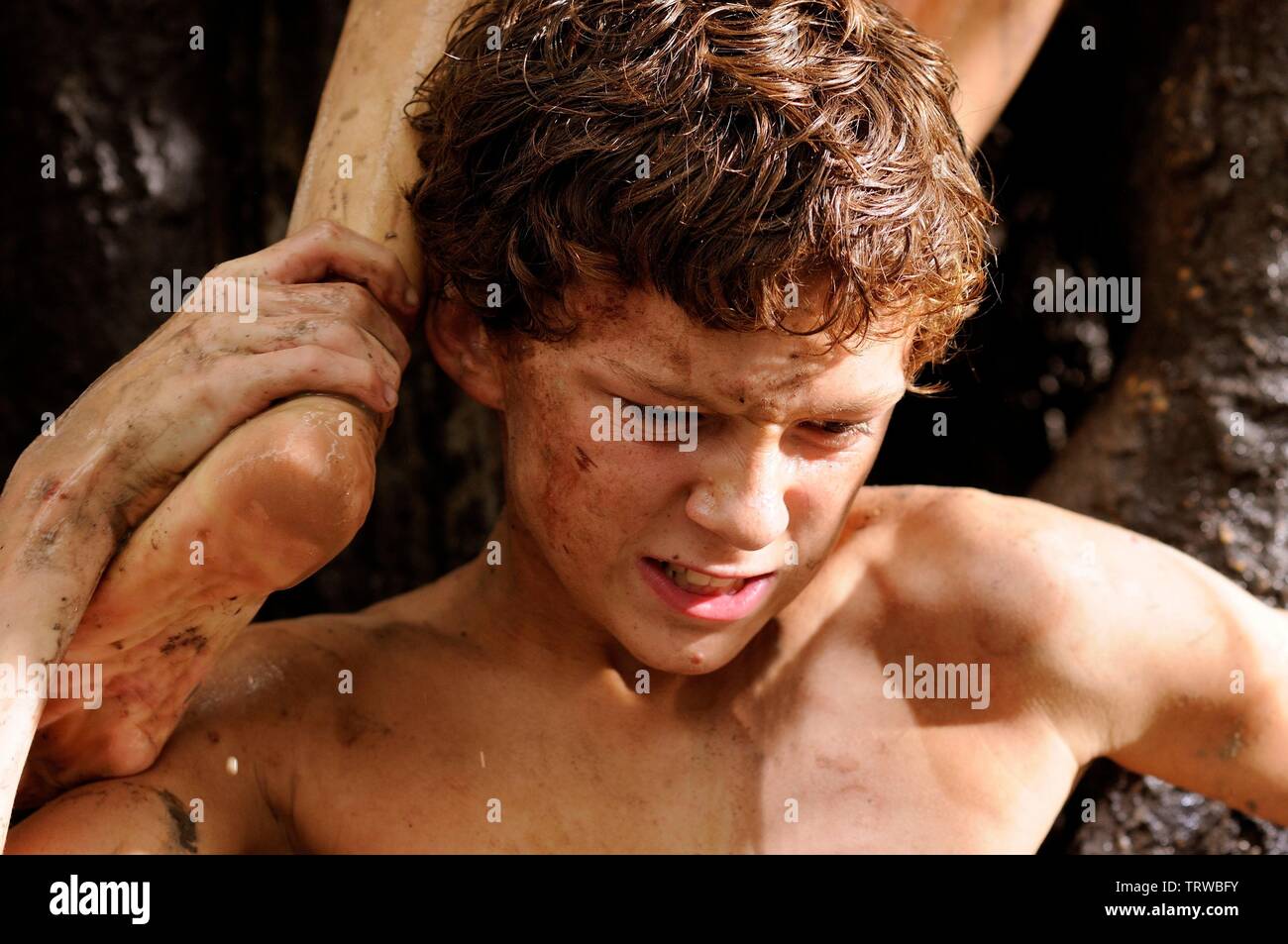 TOM HOLLAND IM UNMÖGLICH (2012). Copyright: Nur die redaktionelle Nutzung. Kein Merchandising oder Buch deckt. Dies ist eine öffentlich verteilten Handzettel. Zugriffsrechte nur, keine Lizenz des Urheberrechts zur Verfügung gestellt. Nur in Verbindung mit Werbung für diesen Film. Credit: APACHEN UNTERHALTUNG/Album Stockfoto