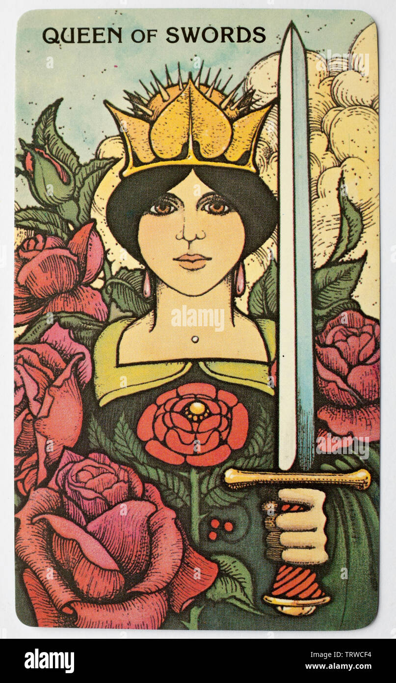 Königin der Schwerter Tarot Karte von einer Packung von Morgan Greer Karten  Stockfotografie - Alamy