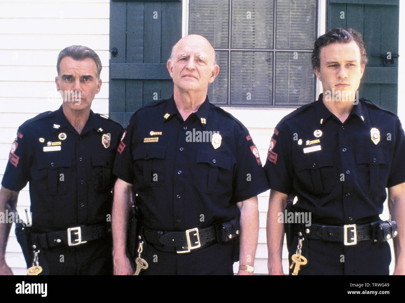 BILLY BOB THORNTON, Heath Ledger und Peter Boyle in Monster's Ball (2001). Copyright: Nur die redaktionelle Nutzung. Kein Merchandising oder Buch deckt. Dies ist eine öffentlich verteilten Handzettel. Zugriffsrechte nur, keine Lizenz des Urheberrechts zur Verfügung gestellt. Nur in Verbindung mit Werbung für diesen Film. Quelle: LEE DANIELS ENTERTAINMENT/LIONS GATE FILMS/BULLIARD, JEANNE LOUISE/Album Stockfoto