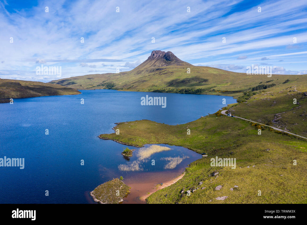 Stac Pollaidh vom Loch Lurgainn, Coigach, Wester Ross, Highlands, Schottland Stockfoto