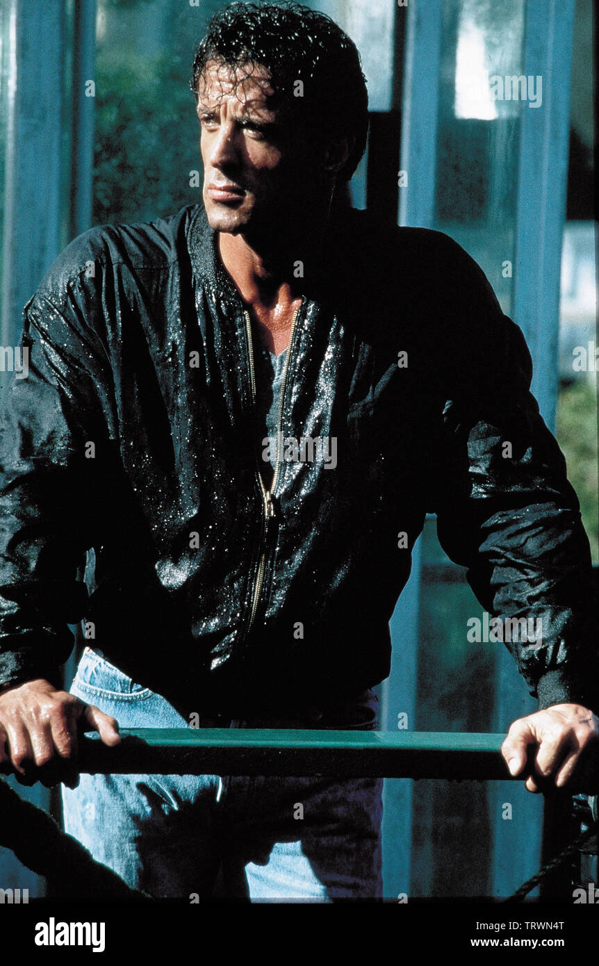 SYLVESTER STALLONE IN DER SPEZIALIST (1994). Copyright: Nur die redaktionelle Nutzung. Kein Merchandising oder Buch deckt. Dies ist eine öffentlich verteilten Handzettel. Zugriffsrechte nur, keine Lizenz des Urheberrechts zur Verfügung gestellt. Nur in Verbindung mit Werbung für diesen Film. Quelle: WARNER BROTHERS/Album Stockfoto