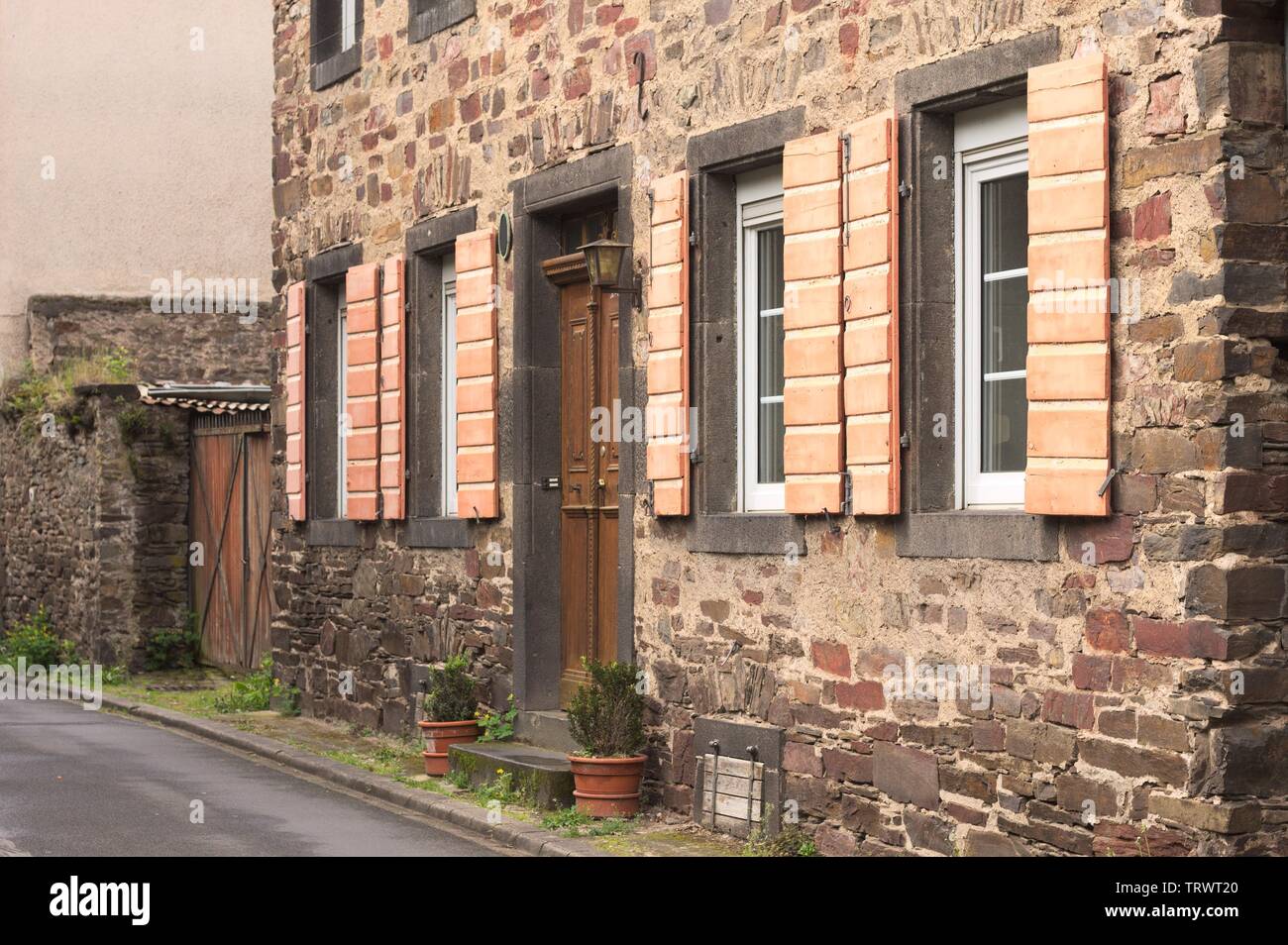 Traditionelle Deutsche Haus Mit Fensterladen Aus Holz Cochem Zell