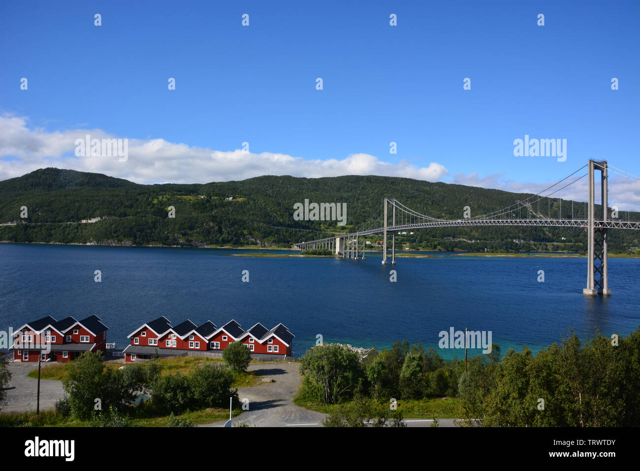 Tjeldsund Brücke über den Tjeldsundet vom Festland auf die Insel Hinnøy in Troms County, Norwegen/Skandinavien Stockfoto