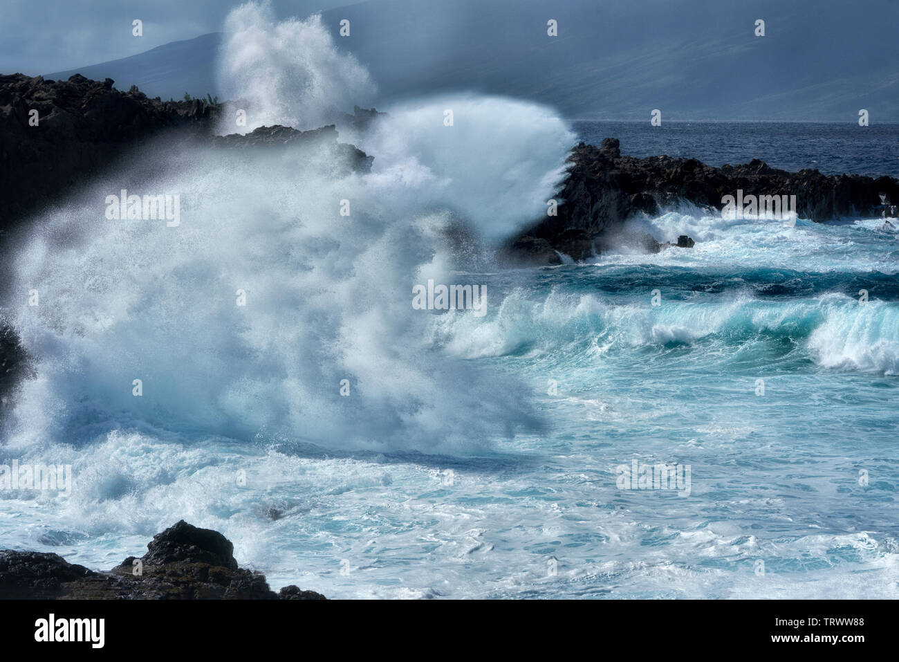 Storm Wellen an der Küste in Kapalua, Maui, Hawaii. Stockfoto