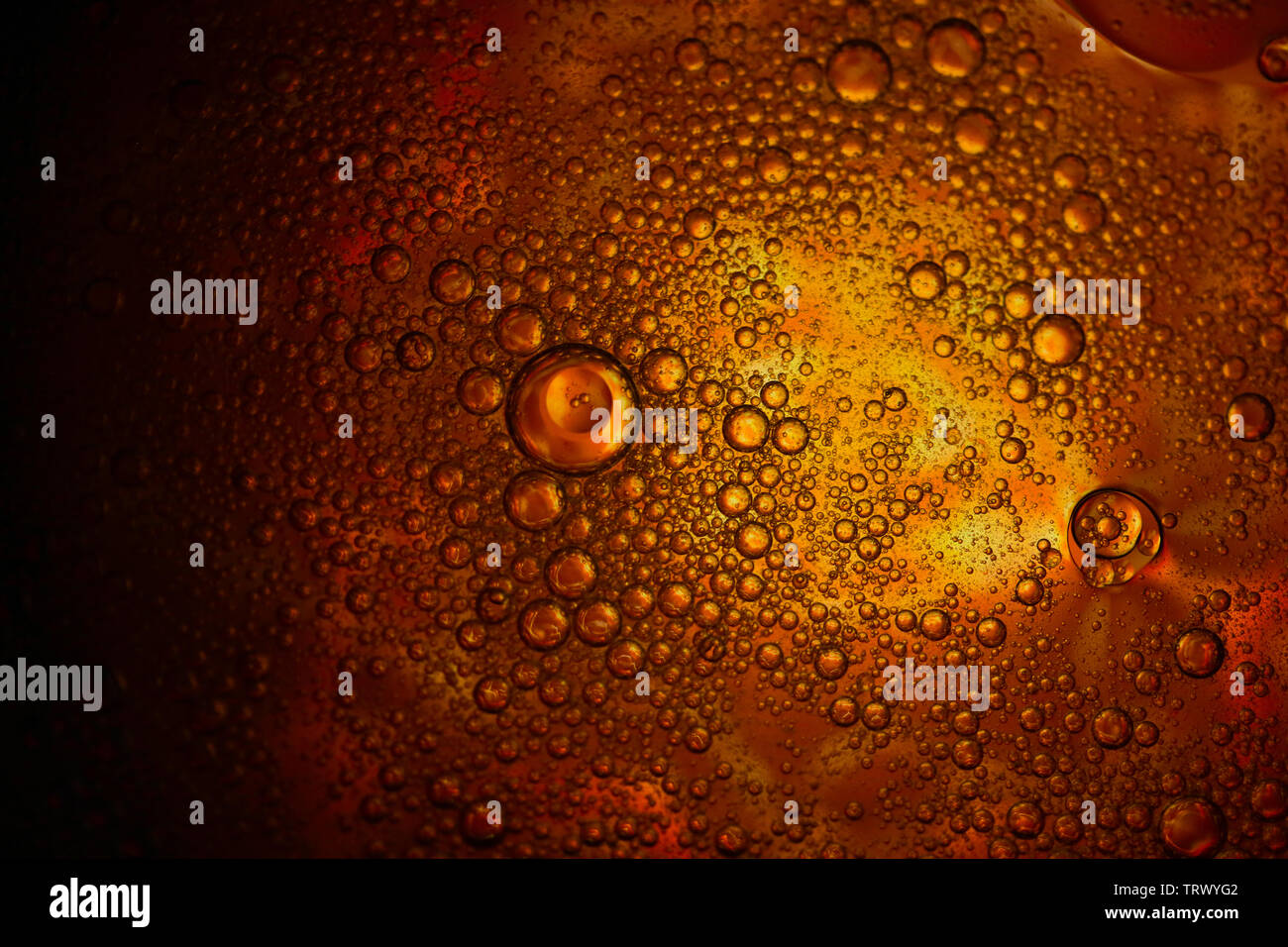 Gelb Bier Öl abstrakt bunte Organische blasen Makro muster textur Stockfoto
