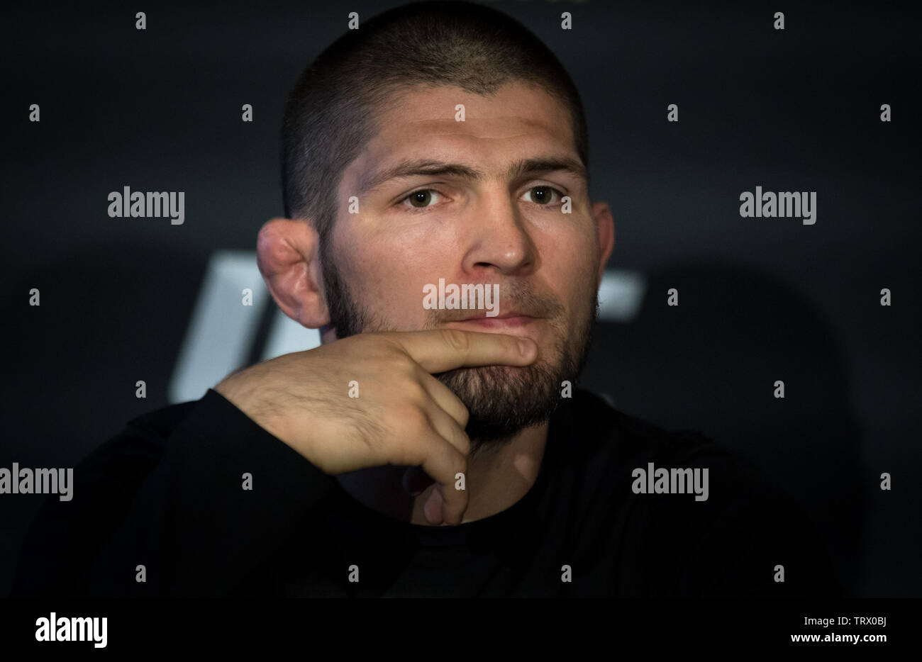 London, Großbritannien. 12 Juni, 2019. UFC lightweight Champion Khabib Nurmagomedov und interim Meister Dustin Poirier, an einer Pressekonferenz in Central London und ihre kommende Titel bout UFC 242, die sich in Abu Dhabi stattfinden wird, zu diskutieren. Pressekonferenz im Hotel Café Royal, 68 Regent Street, London Am 12. Juni 2019. Foto von Andy Rowland. Credit: PRiME Media Images/Alamy Live News Credit: PRiME Media Images/Alamy leben Nachrichten Stockfoto