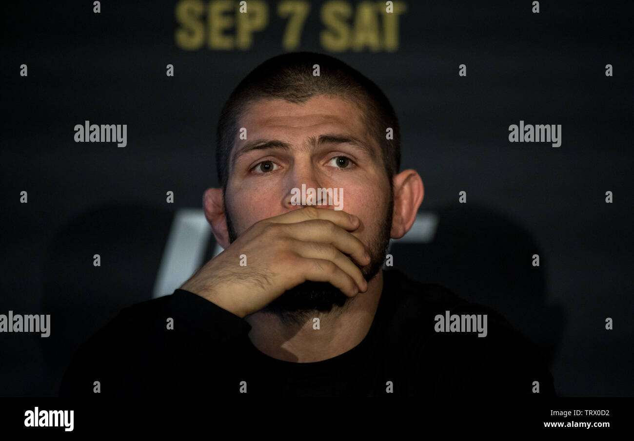 London, Großbritannien. 12 Juni, 2019. UFC lightweight Champion Khabib Nurmagomedov und interim Meister Dustin Poirier, an einer Pressekonferenz in Central London und ihre kommende Titel bout UFC 242, die sich in Abu Dhabi stattfinden wird, zu diskutieren. Pressekonferenz im Hotel Café Royal, 68 Regent Street, London Am 12. Juni 2019. Foto von Andy Rowland. Credit: PRiME Media Images/Alamy Live News Credit: PRiME Media Images/Alamy leben Nachrichten Stockfoto