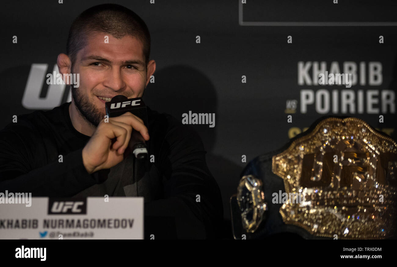 London, Großbritannien. 12 Juni, 2019. UFC lightweight Champion Khabib Nurmagomedov und interim Meister Dustin Poirier, an einer Pressekonferenz in Central London und ihre kommende Titel bout UFC 242, die sich in Abu Dhabi stattfinden wird, zu diskutieren. Pressekonferenz im Hotel Café Royal, 68 Regent Street, London Am 12. Juni 2019. Foto von Andy Rowland. Credit: PRiME Media Images/Alamy Live News Credit: PRiME Media Images/Alamy leben Nachrichten Stockfoto