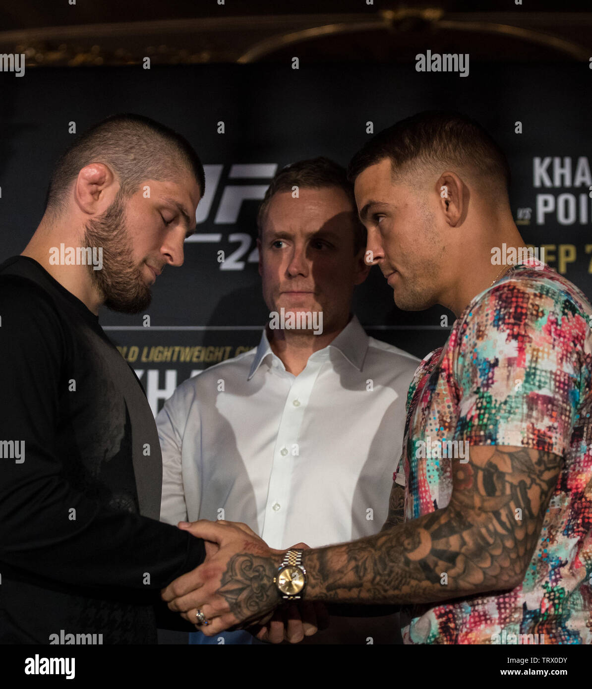 London, Großbritannien. 12 Juni, 2019. UFC lightweight Champion Khabib Nurmagomedov und interim Meister Dustin Poirier, an einer Pressekonferenz in Central London und ihre kommende Titel bout UFC 242, die sich in Abu Dhabi stattfinden wird, zu diskutieren. Pressekonferenz im Hotel Café Royal, 68 Regent Street, London Am 12. Juni 2019. Foto von Andy Rowland. Credit: PRiME Media Images/Alamy Live News Credit: PRiME Media Images/Alamy leben Nachrichten Stockfoto