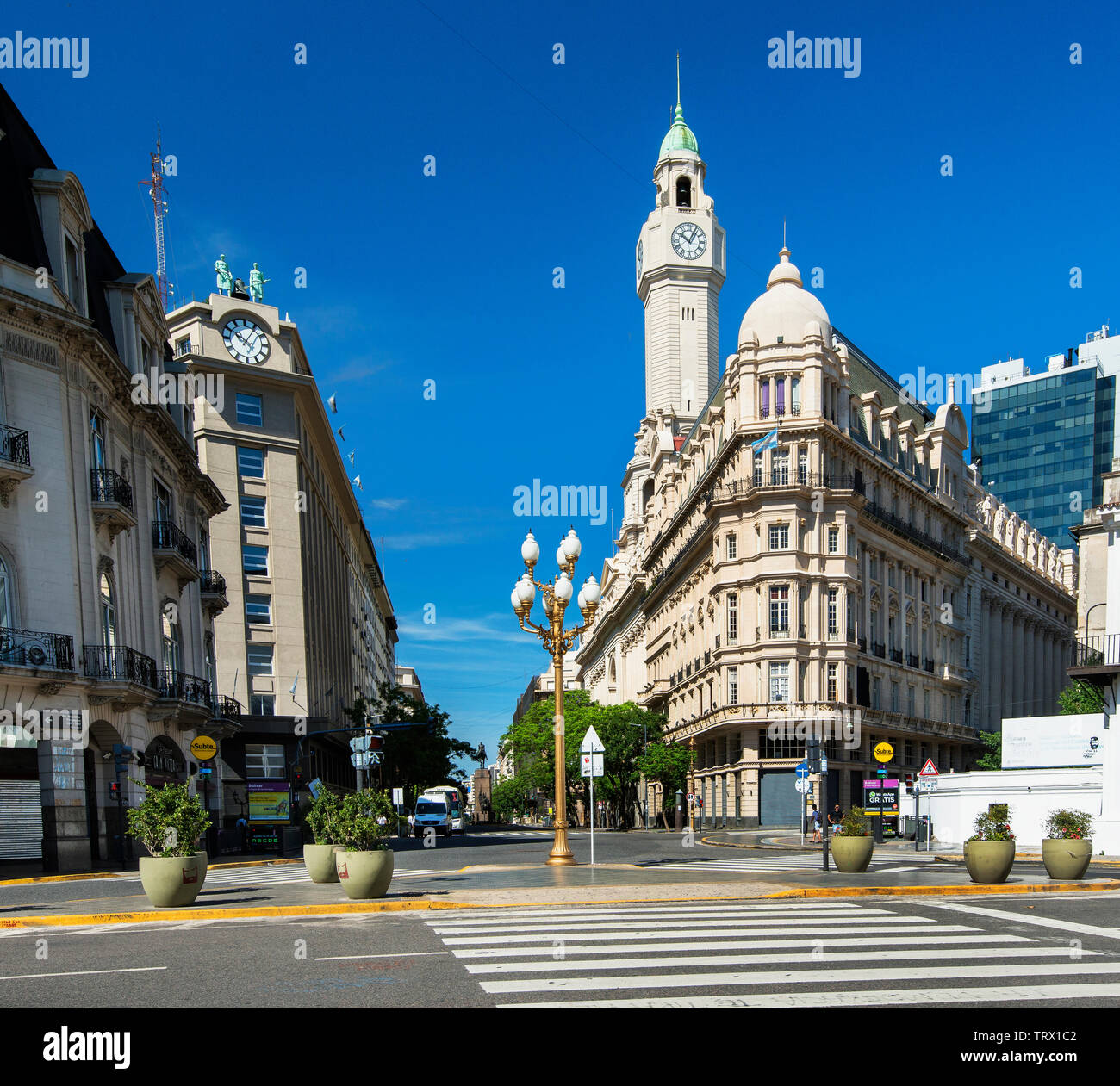 Plaza de Mayo ist eine politische, finanzielle und administrative Zentrum und im Laufe der Geschichte wurde ein Symbol der Katastrophe, Rebellion und Hoffnung. Stockfoto