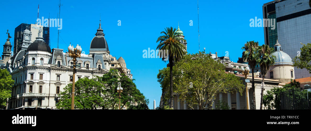 Plaza de Mayo ist eine politische, finanzielle und administrative Zentrum und im Laufe der Geschichte wurde ein Symbol der Katastrophe, Rebellion und Hoffnung. Stockfoto